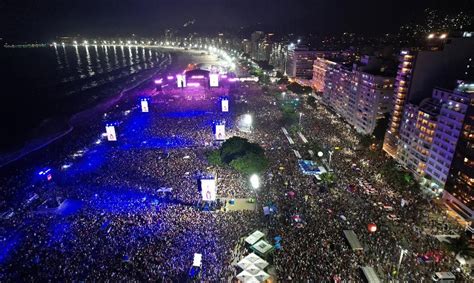  엘리지의 깜짝 콘서트: 브라질 리우데자네이루에서 일어난 열광과 감동의 순간!